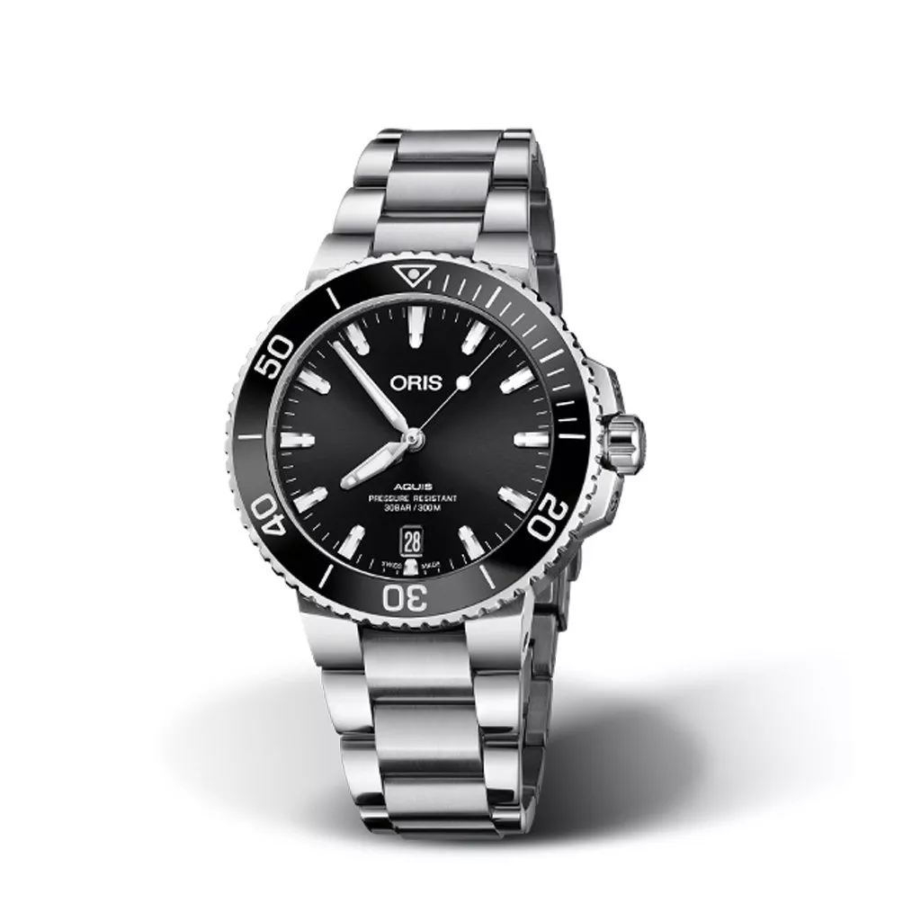 Orologio Oris Aquis Date con Cassa in Acciaio 39,5 mm e Quadrante Nero con Bracciale in Acciaio