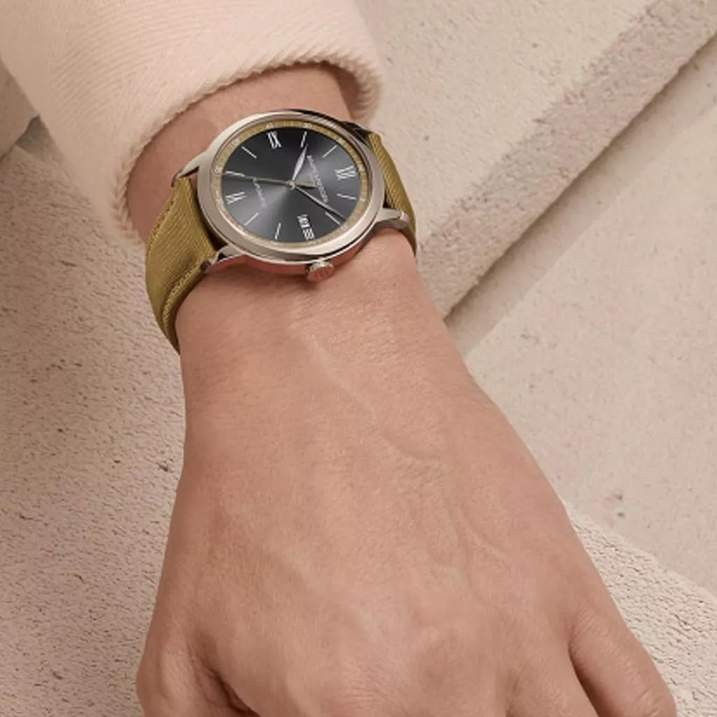 Orologio Baume & Mercier Classima con Cassa in Acciaio e Quadrante Ardesia con Cinturino in Tessuto - immagine 2